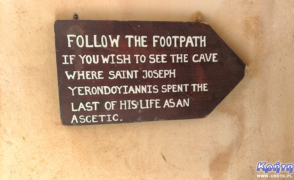 Signpost pointing to the cave of Joseph Gerontoyiannis
